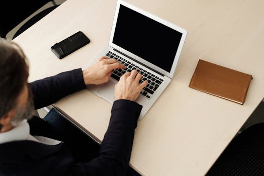 entrepreneur writing in a gratitude journal